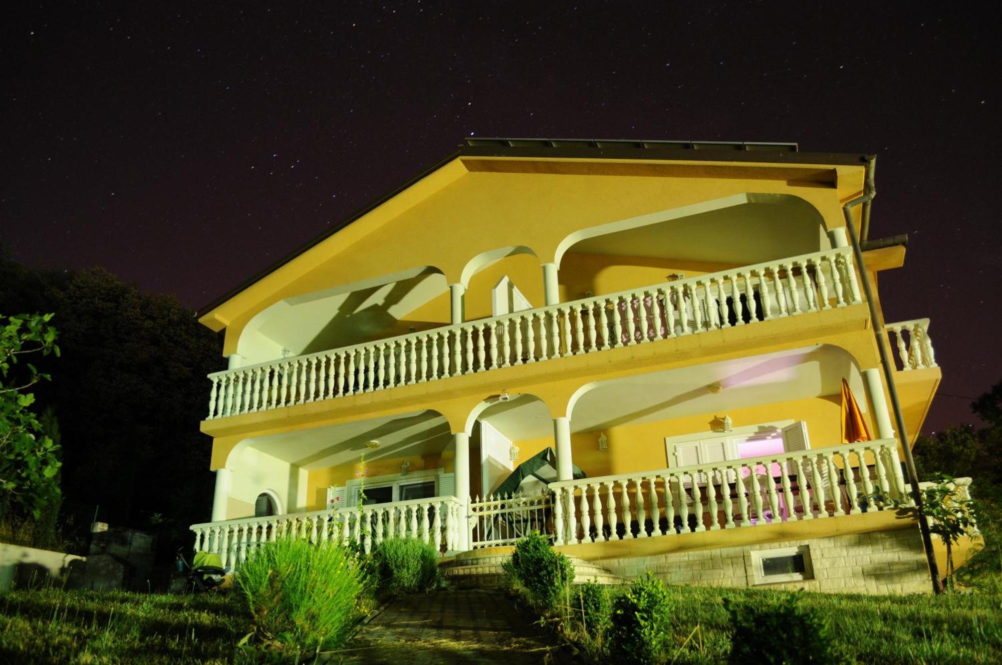 Apartments Viktorija Omišalj Exterior foto
