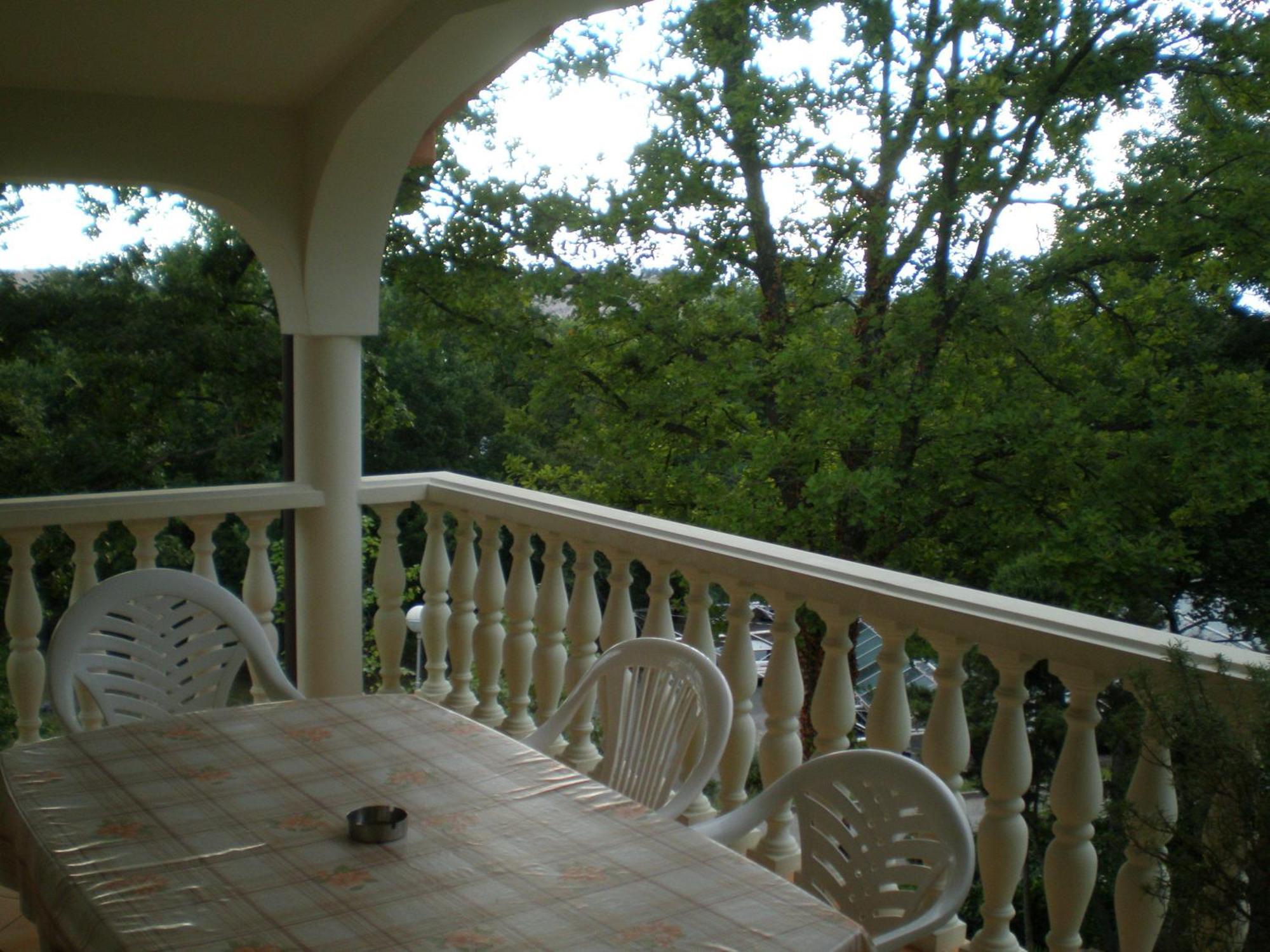 Apartments Viktorija Omišalj Exterior foto
