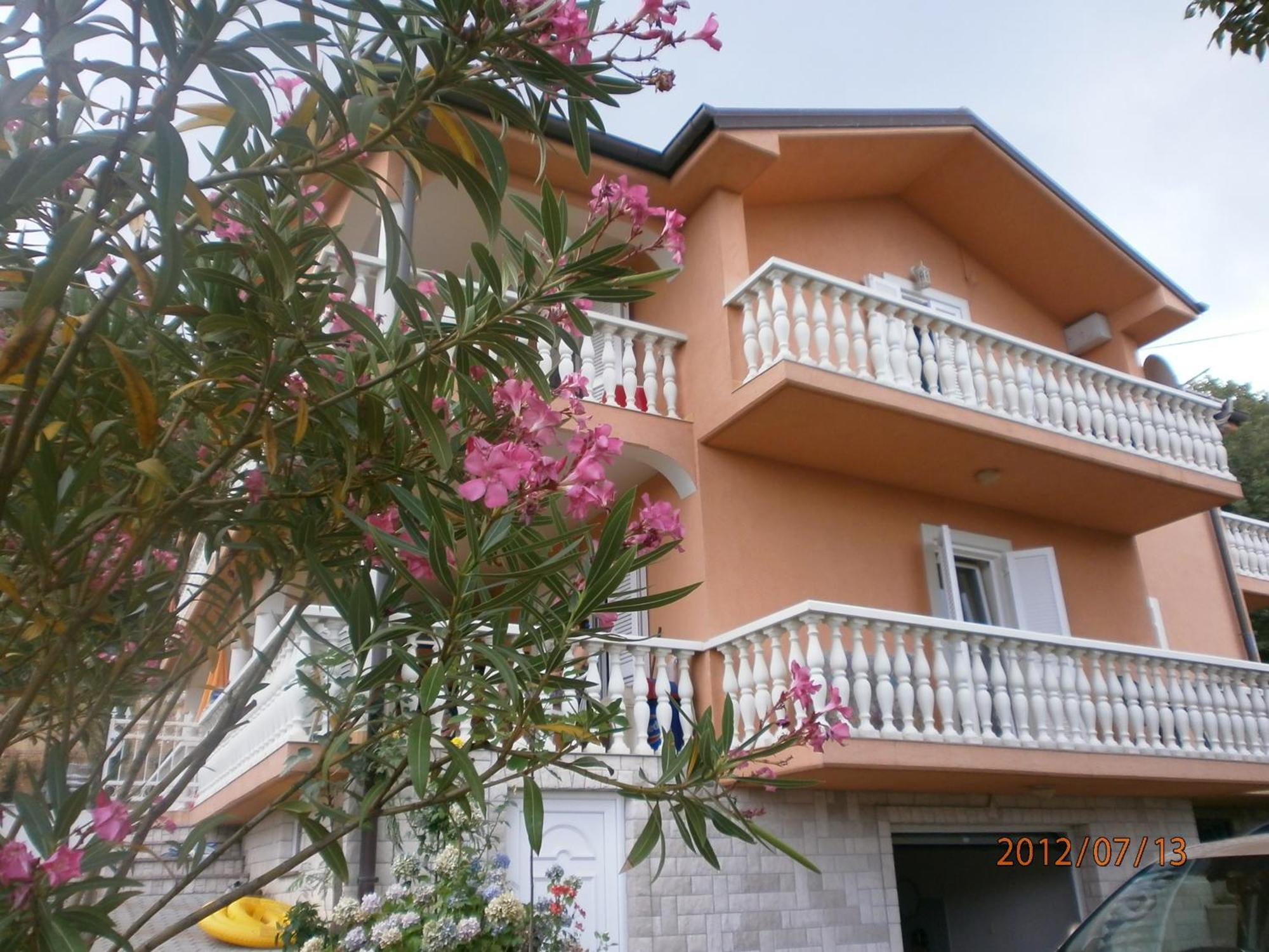 Apartments Viktorija Omišalj Exterior foto