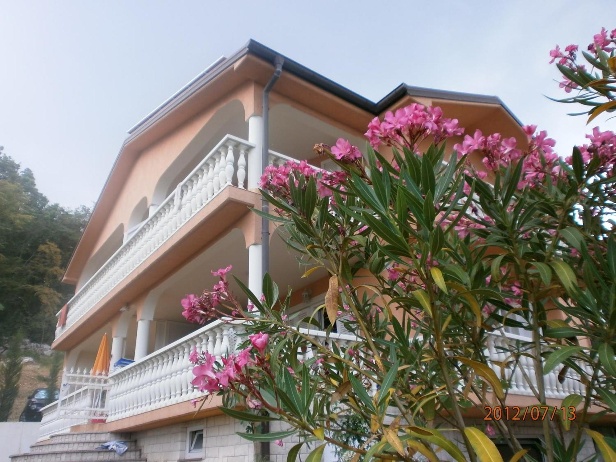 Apartments Viktorija Omišalj Exterior foto